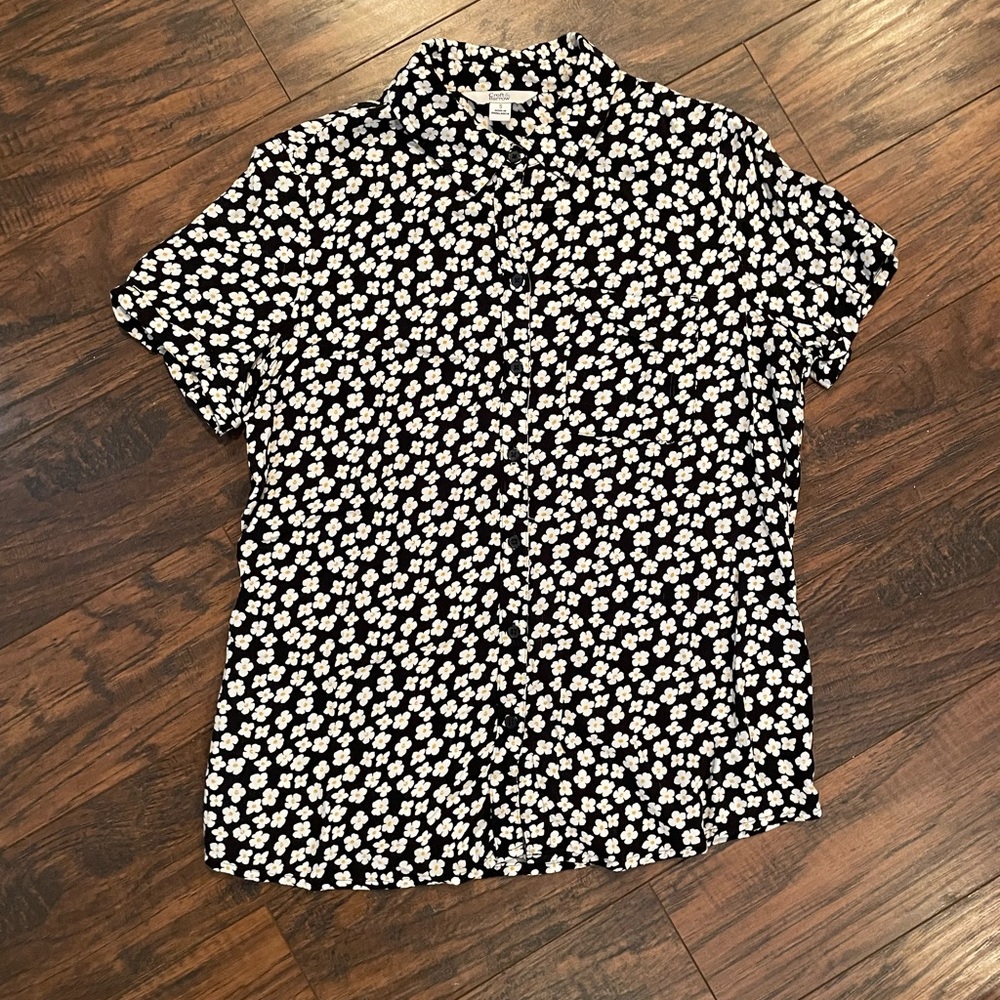 Croft & Barrow Black Floral Short-Sleeve Button-Up Shirt